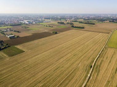 Doğa ve manzara: havadan görünümü bir alan, ekimi, sürülmüş alan, kırsal, tarım
