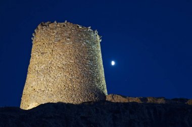 Corsica: ay ışığının Ceneviz Ile de la Pietra (taş Adası), kayalık promontory Ile-Rousse (Red Island), Upper Corsica kenti üst 15 yüzyılda inşa Tower