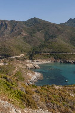 Corsica: panoramik Anse daliso (Plage dalisu), bir Cap Corse, onun tabiat manzarası için ünlü adanın kuzey yarımadanın Batı tarafında en uzak plajlar