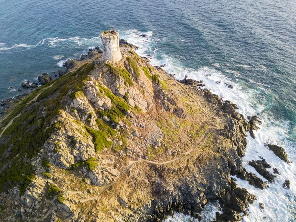 Vista aerea della Torre Parata dal mare. Corsica. Francia . — Foto Stock