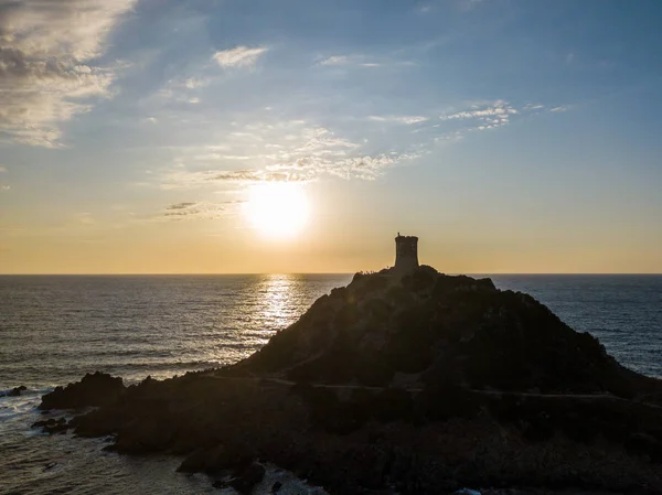 Flygfoto över Parata tornet från havet. Corsica. Frankrike. — Stockfoto