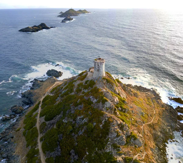 Vista aérea de las Islas de la Sangre y el Faro, Córcega, Francia — Foto de Stock