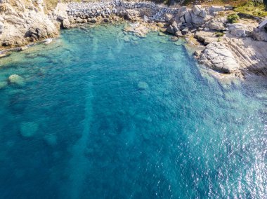 Denizde hava görünümünü taş. Yukarıda, şeffaf su Marnixkade deniz dibinin genel bakış