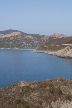 Corsica, 30/08/2017: manzarası ve Haute-Corse, Akdeniz ve Akdeniz maki yeşil tepeler ile Batı Kıyı vahşi manzara