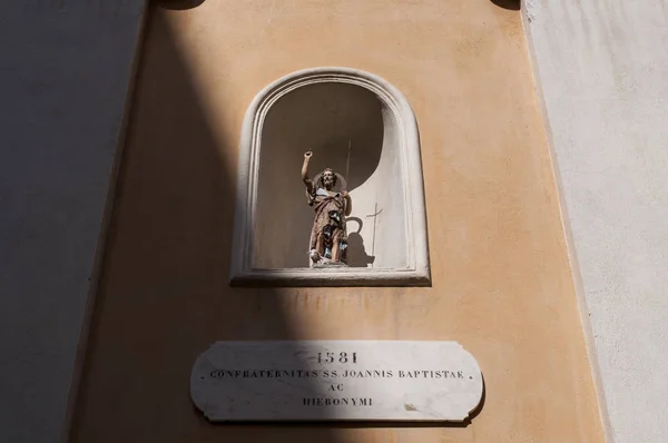Korsyki 2017 Posąg Świętego Jana Baptiste Niszy Ścian Zewnętrznych Saint — Zdjęcie stockowe