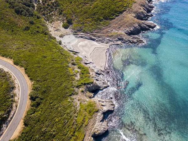 Vista Aérea Costa Córcega Caminos Sinuosos Calas Con Mar Cristalino — Foto de Stock