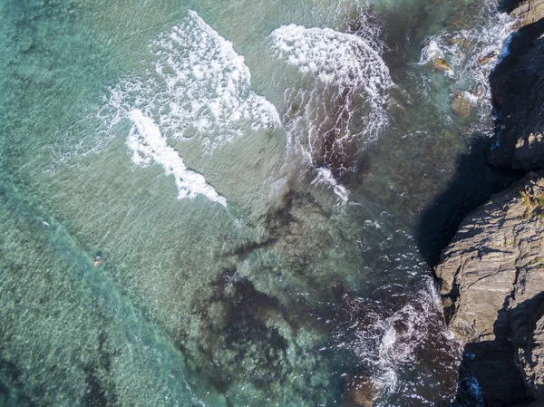 Denizde Hava Görünümünü Taş Yukarıda Şeffaf Marnixkade Tabanının Genel Bakış — Stok fotoğraf