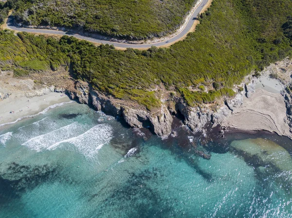 Vista Aérea Costa Córcega Caminos Sinuosos Calas Con Mar Cristalino —  Fotos de Stock