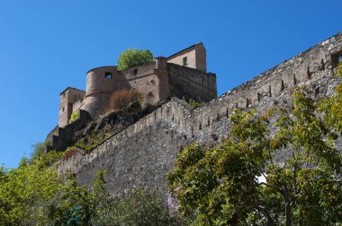 Corsica, 31/08/2017: manzarası ve panoramik Corte, Haute Corse, iç adanın en büyük köyü ünlü eski köy tünemiş Kalesi