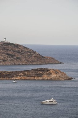 Corsica, 03/09/2017: Pointe De La Revellata, cape Revellata deniz feneri, 1844 yılında açılışını bir deniz feneri manzaralı Calvi şehrin batısında adanın kuzeybatı kıyısında 