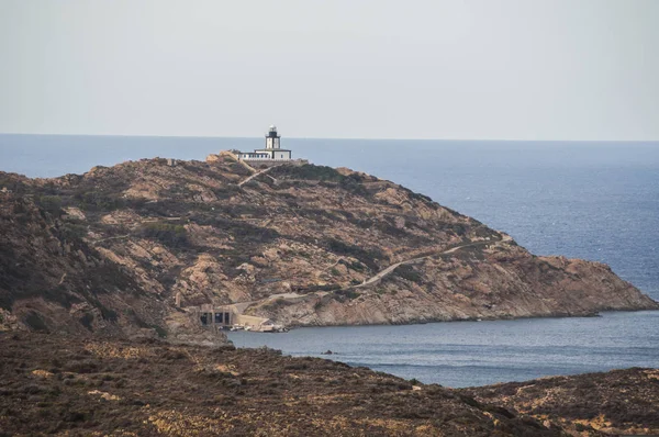 Corsica, 03/09/2017: Pointe De La Revellata, cape Revellata deniz feneri, 1844 yılında açılışını bir deniz feneri manzaralı Calvi şehrin batısında adanın kuzeybatı kıyısında 