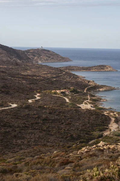 Corsica, 03/09/2017: Pointe De La Revellata, cape Revellata deniz feneri, 1844 yılında açılışını bir deniz feneri manzaralı Calvi şehrin batısında adanın kuzeybatı kıyısında 