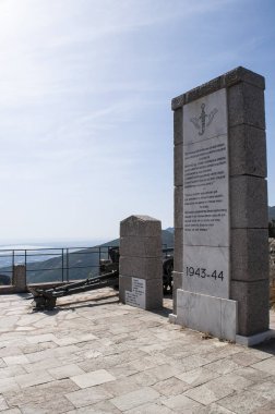 Corsica, 28/08/2017: Col de Teghime, hangi 3/10/1943 pass Fas tabors 2 gruba karşı savunan Alman kuvvetleri arasında bir savaş sahne oldu, savaşın ortak Anıtı
