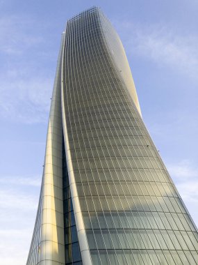 Milan, İtalya'nın generali kule, Lo Storto, Twisted bir gökdelendir. 23 Ocak 2018. Mimar Zaha Hadid. Geometri binanın bir çarpıtma şekli bu. Bina Assicurazioni Generali Merkezi hizmet vermektedir.