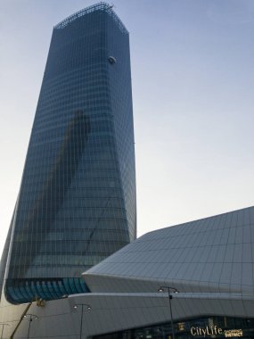 Milan, İtalya'nın generali kule, Lo Storto, Twisted bir gökdelendir. 23 Ocak 2018. Mimar Zaha Hadid. Geometri binanın bir çarpıtma şekli bu. Bina Assicurazioni Generali Merkezi hizmet vermektedir.