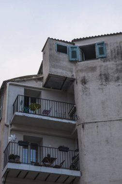 Corsica, 03/09/2017: manzarası ve tünemiş Kalesi Bastia, Cap Corse temelini adasının kuzeydoğusunda ünlü şehir sokakları görünümünü