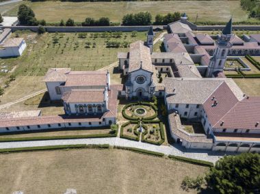 Havadan görünümü Certosa di Serra San Bruno, Certosino Manastırı, Vibo Valentia, Calabria, İtalya