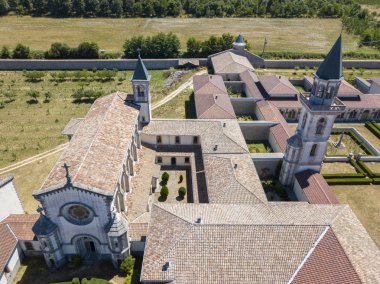 Havadan görünümü Certosa di Serra San Bruno, Certosino Manastırı, Vibo Valentia, Calabria, İtalya