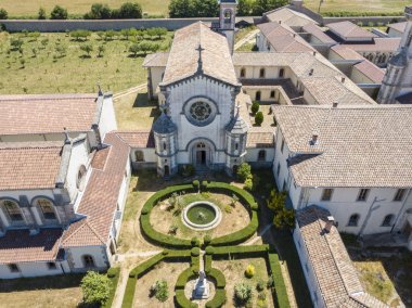 Havadan görünümü Certosa di Serra San Bruno, Certosino Manastırı, Vibo Valentia, Calabria, İtalya