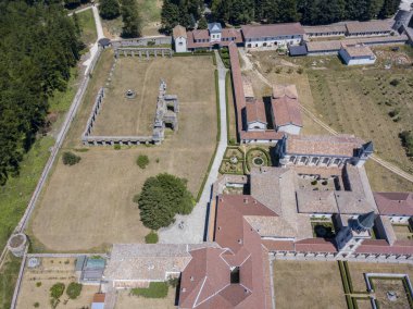 Havadan görünümü Certosa di Serra San Bruno, Certosino Manastırı, Vibo Valentia, Calabria, İtalya