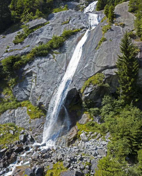 Luchtfoto Van Een Waterval Het Val Mello Een Groene Vallei — Stockfoto