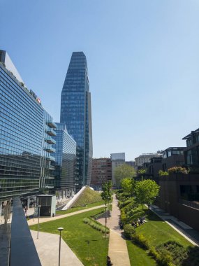 Elmas Kulesi, Milan, Porta Nuova residenze, gökdelen, İtalya, 22 Nisan 2018. Milan iş bölgesi. Yükseltilmiş Alvar Aalto Meydanı'na görüntülemek