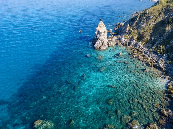 Flygfoto Över Tropea Stranden Kristallklart Vatten Och Klippor Som Visas — Stockfoto