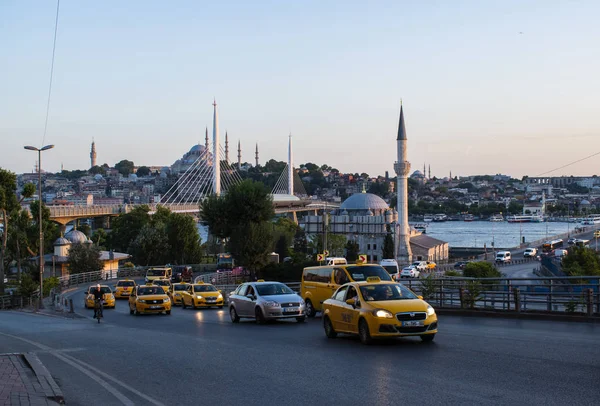 Стамбул Турция Ближний Восток Повседневная Жизнь Ряд Такси Городском Движении — стоковое фото
