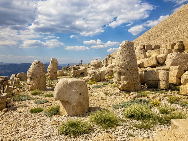 Panoramatický Výhled Některé Sochy Poblíž Vrcholu Nemrut Dagi Král Antiochus — Stock fotografie