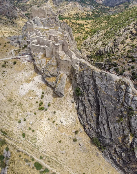 カフタ城 カレシの空中ビュー エスキカータのYeni Kale Fortressは急な坂のある丘の上にあります 荘園の壁は丘全体を取り囲みます ネムルート山のすぐ近くだアナトリアトルコ — ストック写真
