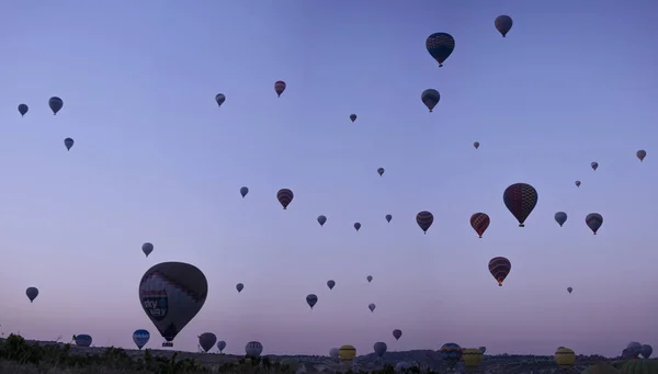 Kappadokien Turkiet Europa 2019 Varmluftsballonger Flyter Gryningen Och Utsikt Över — Stockfoto