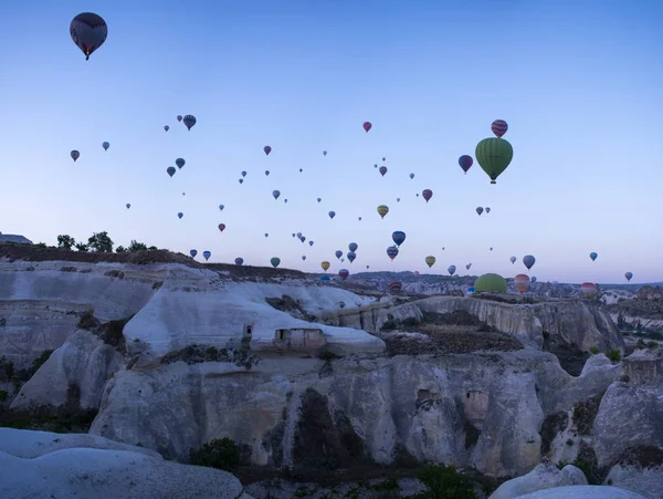 Kappadokien Turkiet Europa 2019 Varmluftsballonger Flyter Gryningen Och Utsikt Över — Stockfoto