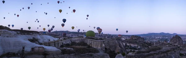 Cappadocia Turecko Evropa 2019 Horkovzdušné Balóny Plovoucí Úsvitu Výhledy Údolí — Stock fotografie