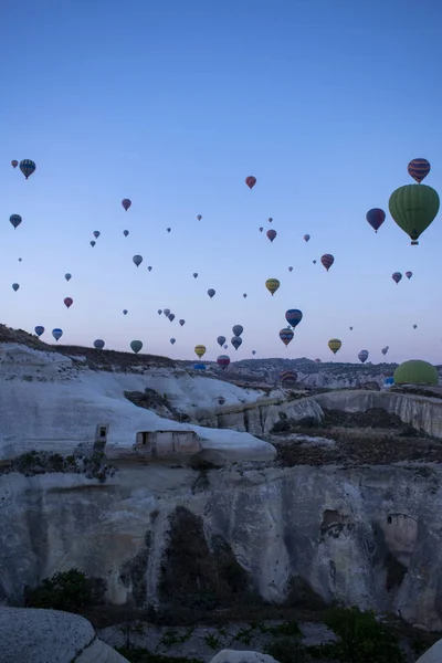 Kappadokien Turkiet Europa 2019 Varmluftsballonger Flyter Gryningen Och Utsikt Över — Stockfoto