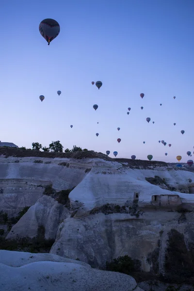 Kappadokien Turkiet Europa 2019 Varmluftsballonger Flyter Gryningen Och Utsikt Över — Stockfoto