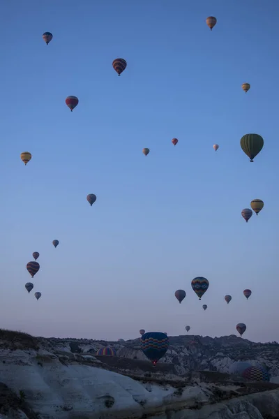 Kappadokien Turkiet Europa 2019 Varmluftsballonger Flyter Gryningen Och Utsikt Över — Stockfoto