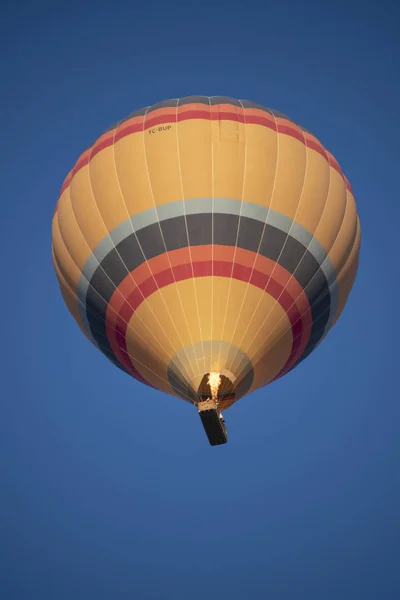 Capadócia Turquia Europa 2019 Balão Quente Tradicional Flutuando Após Amanhecer — Fotografia de Stock