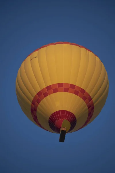 Καππαδοκία Τουρκία Ευρώπη 2019 Ένα Παραδοσιακό Αερόστατο Θερμού Αέρα Που — Φωτογραφία Αρχείου