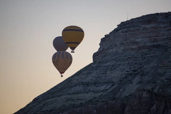 Καππαδοκία Τουρκία Ευρώπη 2019 Παραδοσιακά Αερόστατα Θερμού Αέρα Που Επιπλέουν — Φωτογραφία Αρχείου