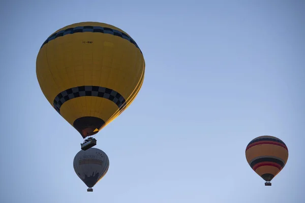 Capadócia Turquia Europa 2019 Balões Quente Tradicionais Flutuando Amanhecer Céu — Fotografia de Stock