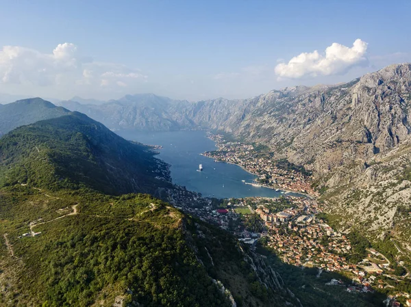 Widok Powietrza Zatokę Kotor Boka Stare Miasto Kotor Fortyfikacje Góra — Zdjęcie stockowe