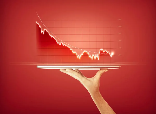 Empresaria Sosteniendo Tableta Mostrando Gráficos Holográficos Estadísticas Bursátiles Perdió Beneficios — Foto de Stock