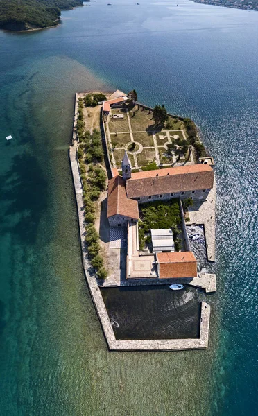 Vista Aérea Isla Notre Dame Misricorde Monasterio Bahía Kotor Cerca —  Fotos de Stock