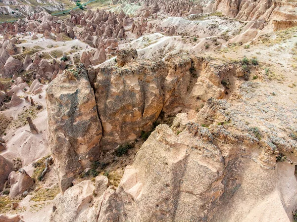 Goreme国家公园的空中景观 土耳其 Goreme Tarihi Milli Parki 具有仙女烟囱和沙漠景观的典型的卡帕多西亚岩层 旅游目的地 假期和探险 — 图库照片