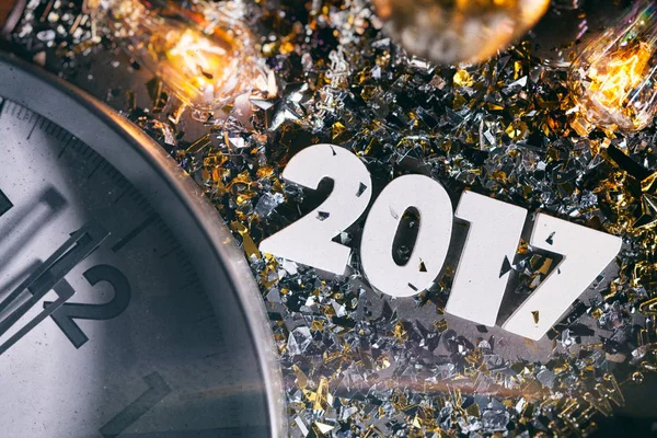 Orologio colpisce mezzanotte Capodanno 2017 sfondo — Foto Stock