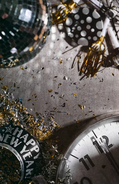 2017 Año Nuevo Grunge fondo con reloj de medianoche y no — Foto de Stock