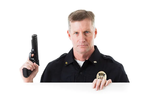 : Policista s pistoli vypadá nad bílou kartu — Stock fotografie