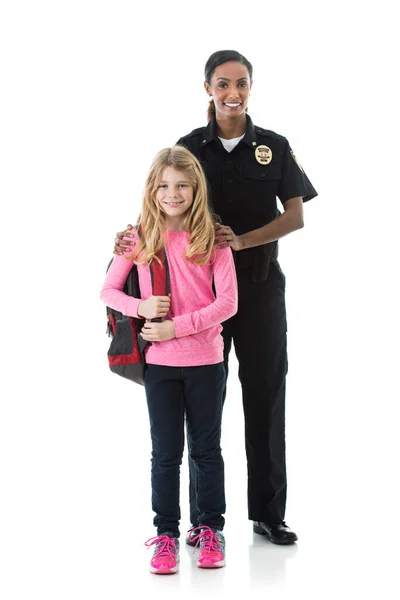 Politie: Vrouwelijke officier Stands met meisje Student Stockfoto