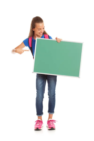 Escola: Girl Student parece e aponta para Chalkboard em branco — Fotografia de Stock