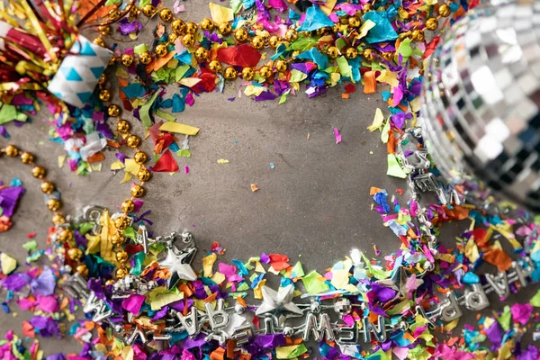 Moldura do partido de Confetti do ano novo com bola de disco — Fotografia de Stock